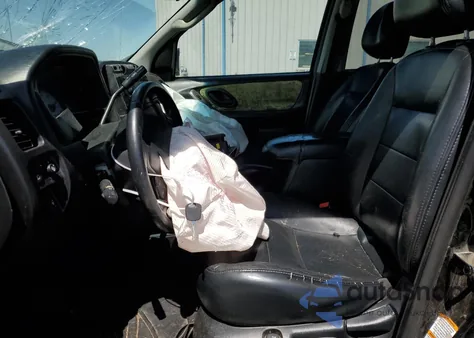 2004 Ford Escape Limited z USA, uszkodzony, nr VIN 1FMCU94184KB05982